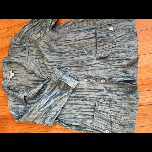 Cool Kringle jacket. Large. True color shows in #2 - Picture 7 of 13